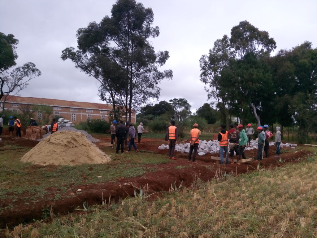 2024 1604 Première pose pierre EPC Andakana (1)